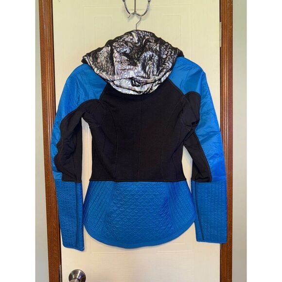 Lululemon Run Bundle Up Jacket in Black & Beaming Blue W/ Hood Size 6 - Picture 16 of 16